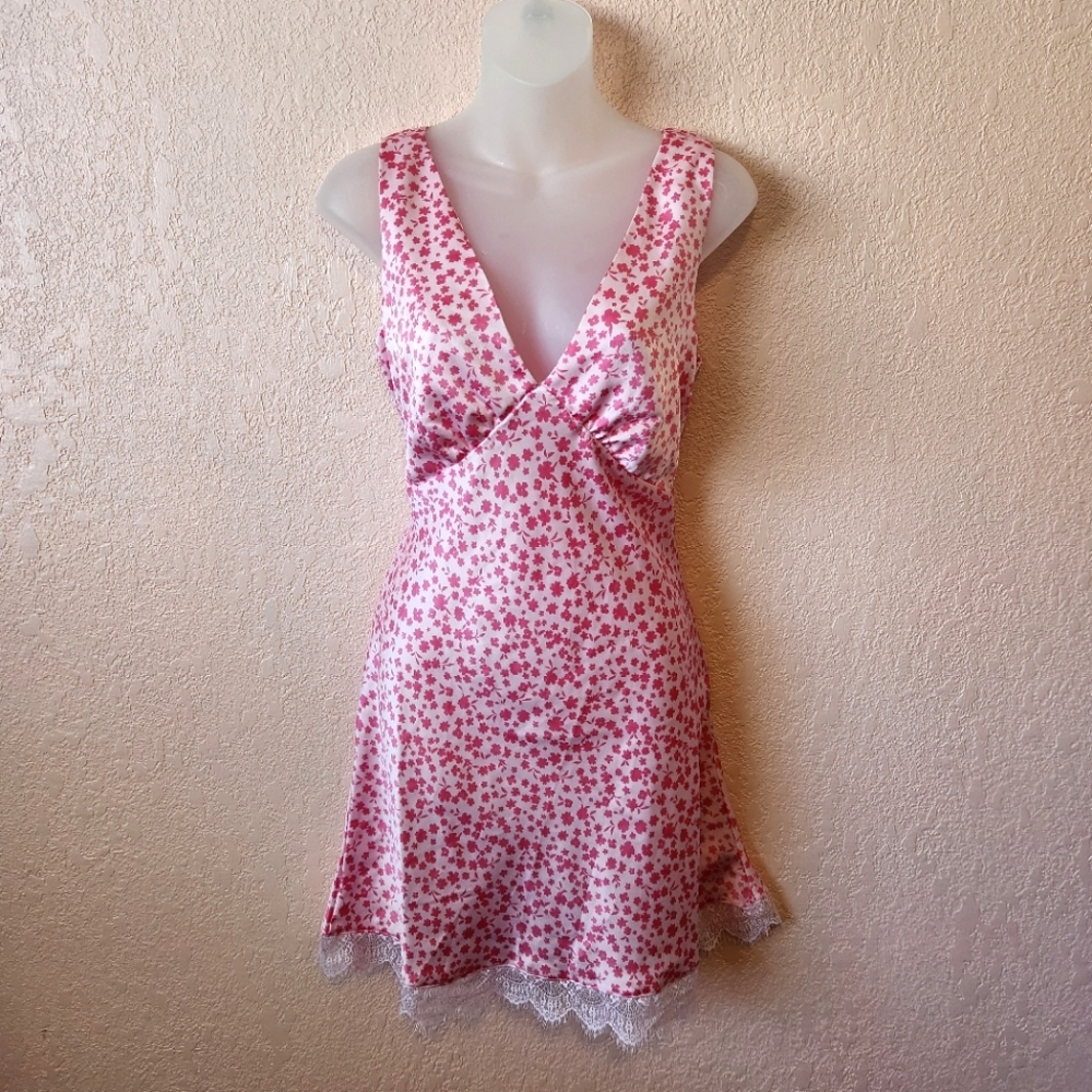 Madden Girl Pink Floral V Neck Sleeveless Lace Trim Mini Dress